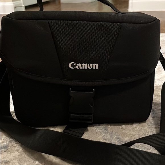 Canon EOS T6 Rebel Camera - Picture 3 of 3